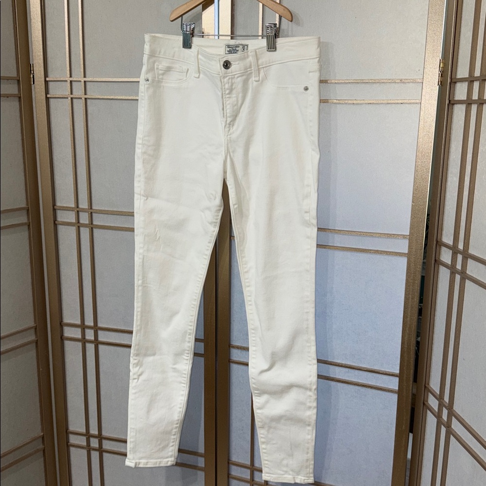 Abercrombie & Fitch Harper Low Rise Super Skinny jeans, white, size 27/4